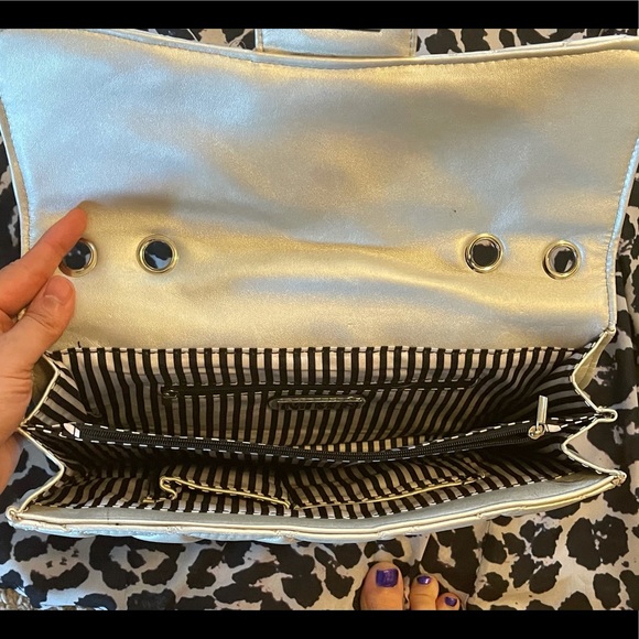 Beautiful MMS Design Studio silver quilted clutch with twist lock ❤️ - Picture 13 of 15